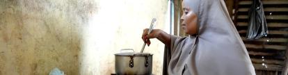 woman in somalia cooking with improved cookstove