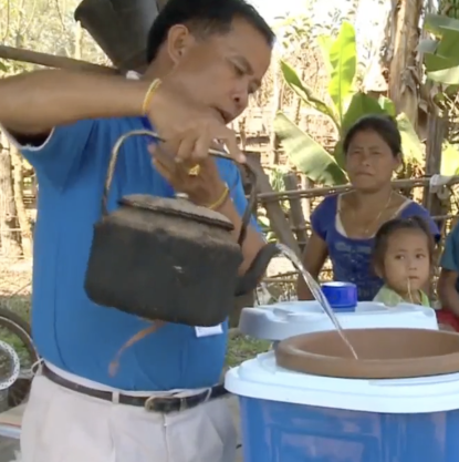 man filling water filter