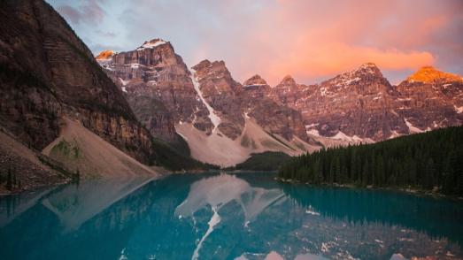 mountains behind a lake